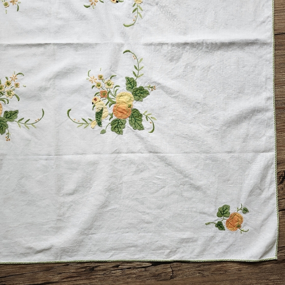 Vintage Pumpkin + Bird Embroidered Tablecloth - Picture 2 of 9